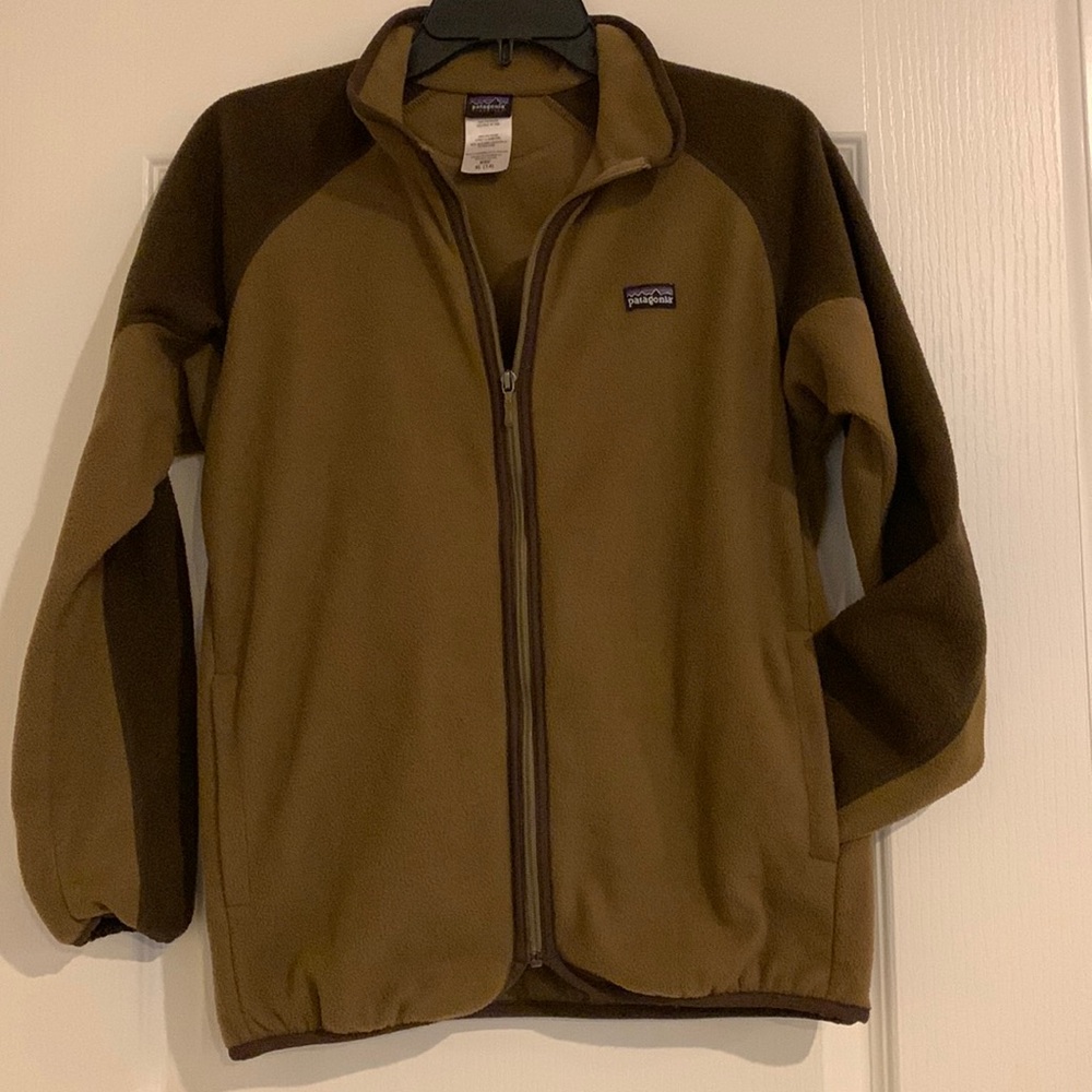 Patagonia Youth fleece zip up. Size XL (14). Two tone brown color.